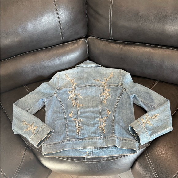 White House Black Market Light Blue Embroidered Jean Jacket 💙 - Picture 9 of 11